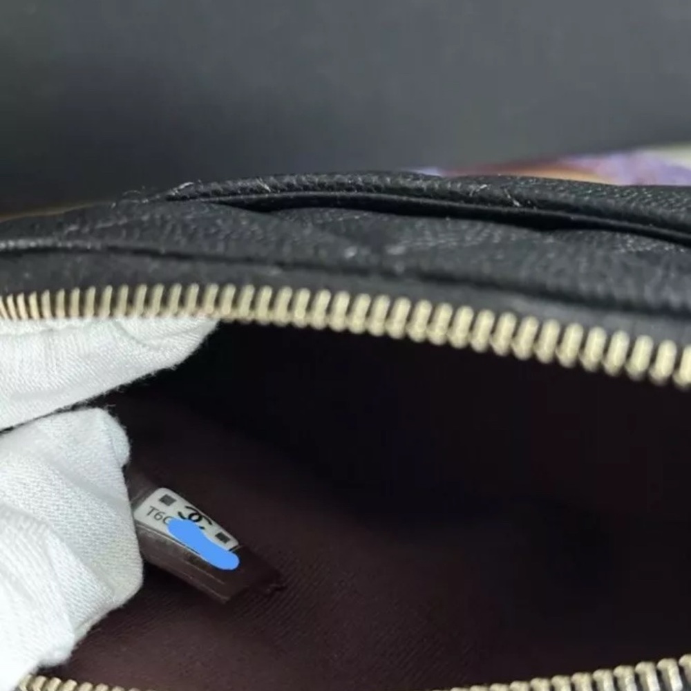 CHANEL Crossbody Black Caviar Leather Bag with Gold Hardware. 100% Authentic!!! - Picture 5 of 7